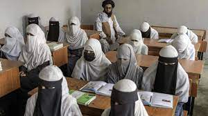 افغانستان: طالبان نے قندھار اور ہلمند میں نجی تعلیمی مراکز میں کلاسیں کیوں روکی؟
