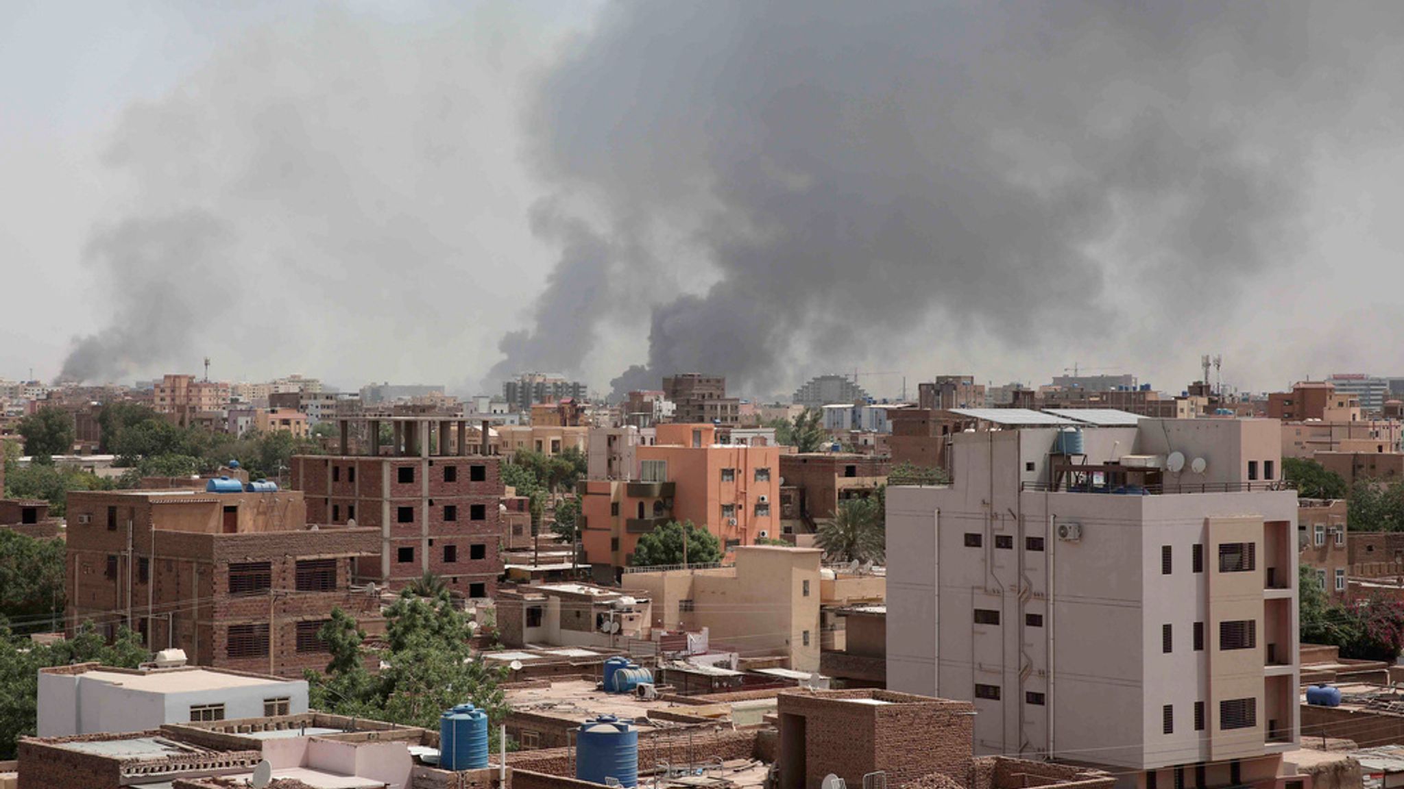 سوڈان میں فوج اور نیم فوجی دستوں کے درمیان جھڑپ، ایک ہندوستانی سمیت 56 ہلاک