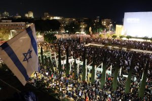 اسرائیل میں عدالتی اصلاحات کے خلاف تل ابیب میں لوگوں کا احتجاج جاری