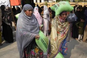 پاکستان اس رمضان میں اپنے بدترین معاشی بحران سے نبرد آزما