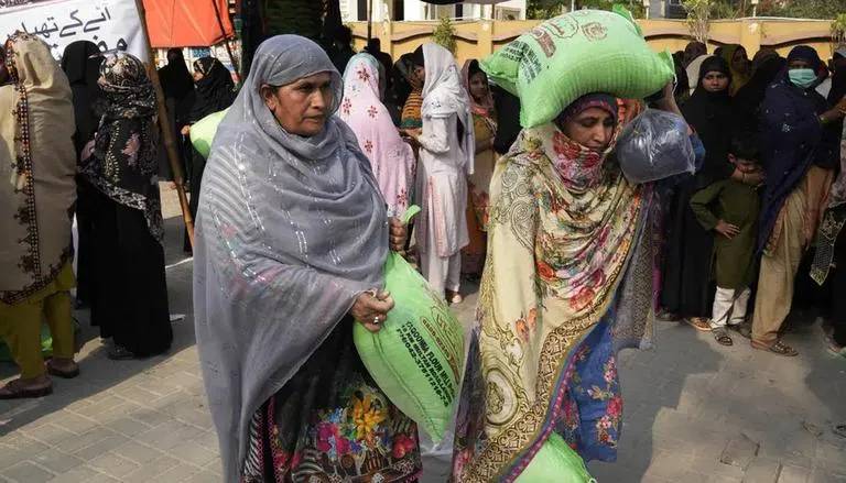 پاکستان اس رمضان میں اپنے بدترین معاشی بحران سے نبرد آزما
