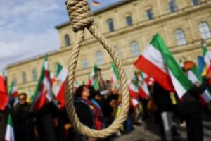 ایران میں مہسا امینی کی ہلاکت کے خلاف مظاہروں میں شامل 3 افراد کو پھانسی