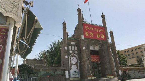 چین میں مسجد کے انہدام کو لے کر پولیس اور مظاہرین کے  بیچ شدید جھڑپ