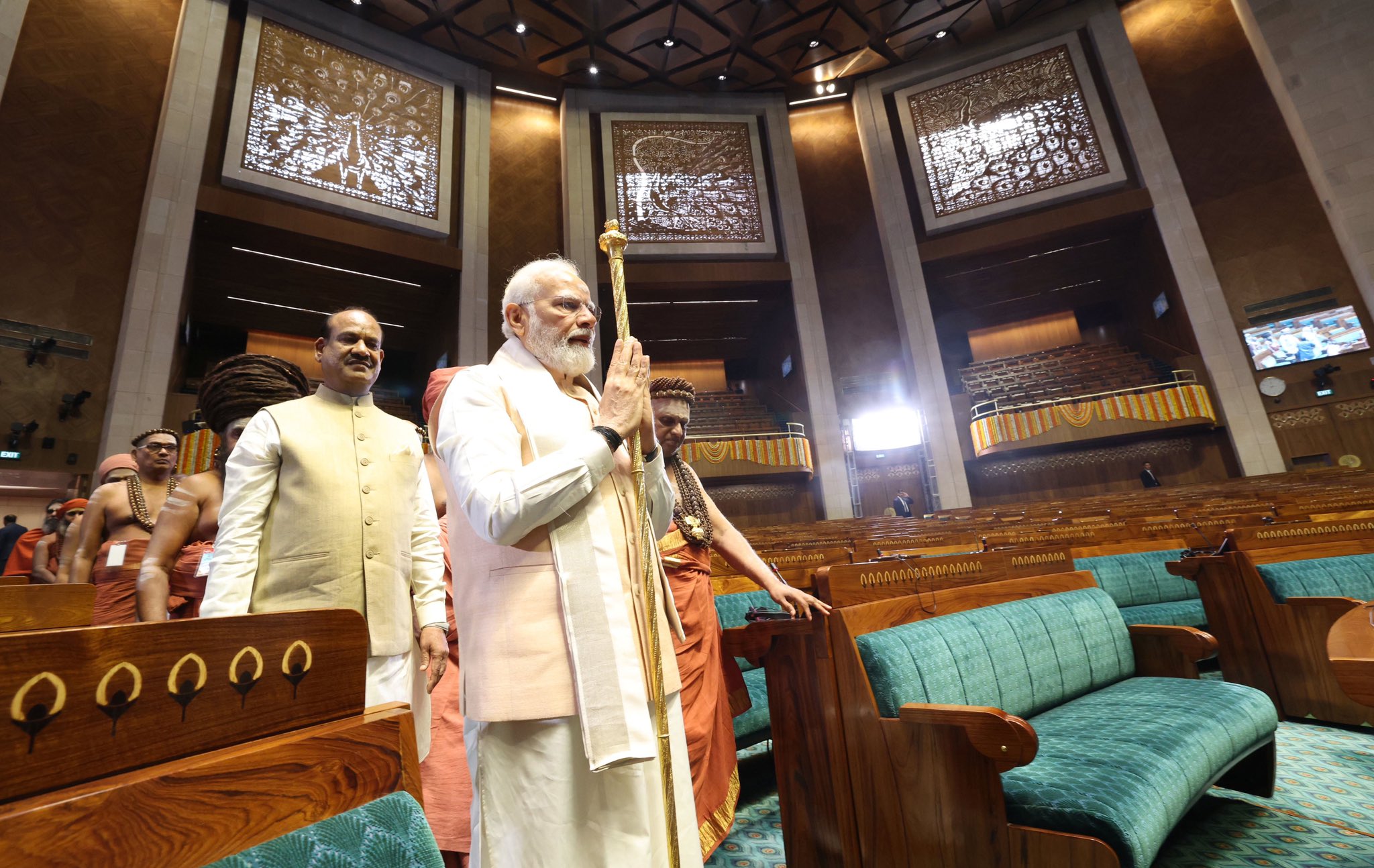 ہندوستان کی پارلیمانی تاریخ نے کیسے لیا ایک نیا موڑ؟جمہوریتی نظام اور پارلیمنٹ پر خاص تحریر
