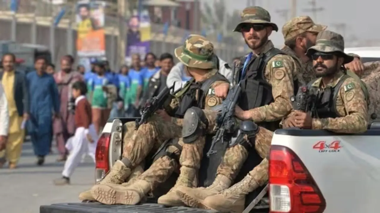 پاکستان میں برطرف لیفٹیننٹ جنرل سمیت تین فوجی اہلکاروں کا کورٹ مارشل