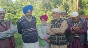 کشمیر: کپواڑہ میں سکھ برادری نے عازمین حج کو کیا الوداع،بھائی چارے کی انوکھی مثال
