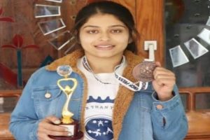 جموں کشمیر کے ادھم پور کی لڑکی نے نیشنل پاور لفٹنگ چیمپئن شپ میں دو تمغے جیتے