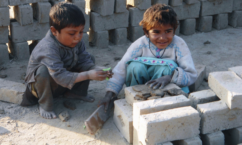 پاکستان کے پنجاب میں جبری مشقت،کمسن بچوں کےمظالم پرکیاہےعام لوگوں کی رائے؟