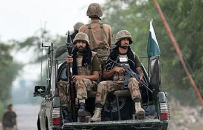 بلوچستان میں فوجی اڈے پر دہشت گردوں کا حملہ، 9 فوجیوں سمیت 12 افراد ہلاک