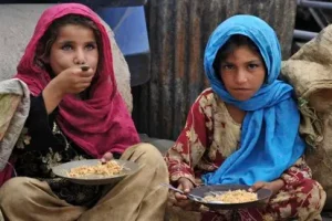 افغانستان میں غربت، خوراک کی کمی کے باعث بچے غذائی قلت کا شکار