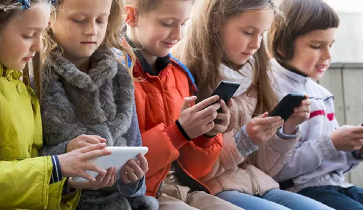 نیدر لینڈ کے اسکولوں میں لگے گا موبائل، ٹیب لیٹ اور اسمارٹ واچ پر پابندی