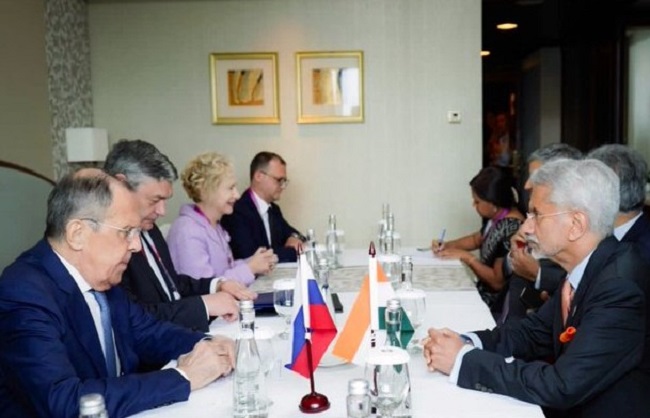 جکارتہ میں بھارتی وزیر خارجہ کی روسی وزیر خارجہ سے ملاقات، یوکرین بحران پر بھی تبادلہ خیال