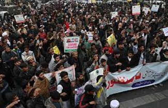 سویڈن میں قرآن جلائے جانے کے خلاف پاکستان میں سرکاری احتجاج، پارلیمانی اجلاس بھی طلب