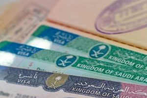 سعودی عرب: 12 ممالک کے لیے پاسپورٹ اسٹیکر ویزا کا نظام ختم، بھارت کس پوزیشن پر؟
