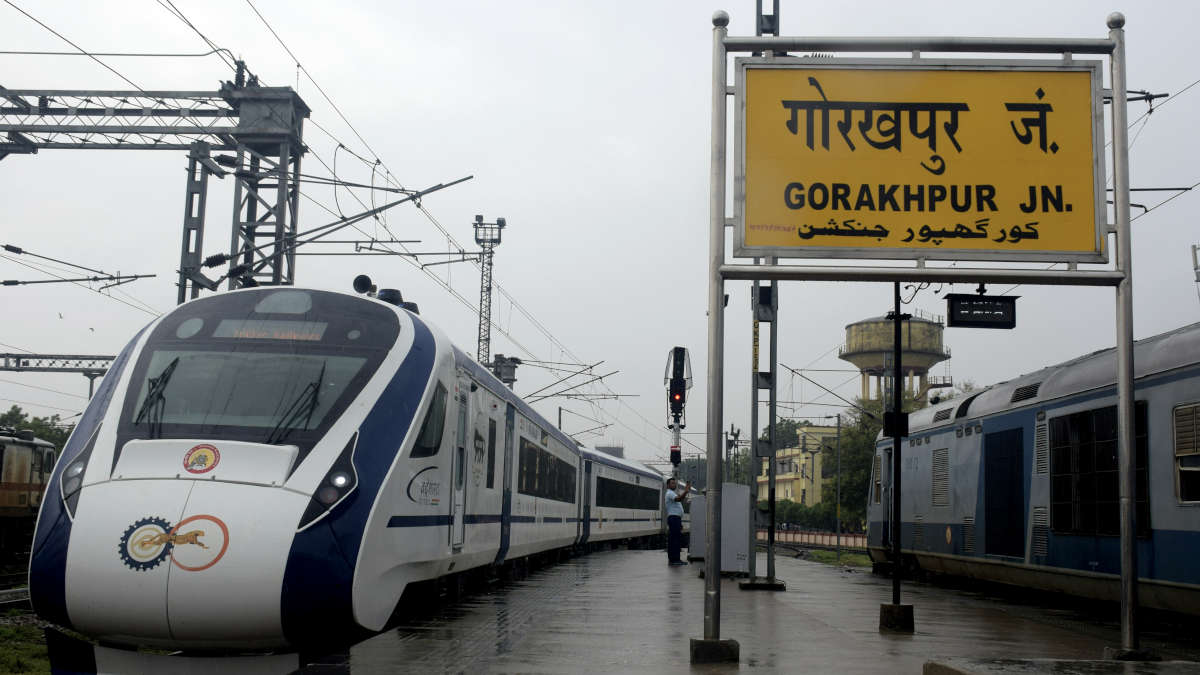 گورکھپور ریلوے اسٹیشن کی تعمیر نو کا سنگ بنیاد