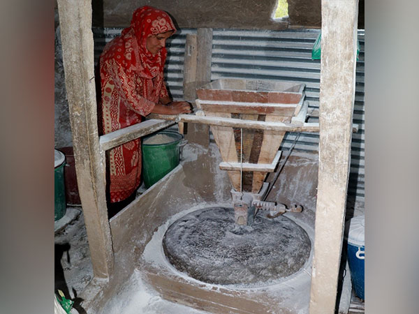 آبی  چکی کی میراث!کشمیر کی روبینہ نے اپنے خاندان کا ذریعہ معاش بدل دیا